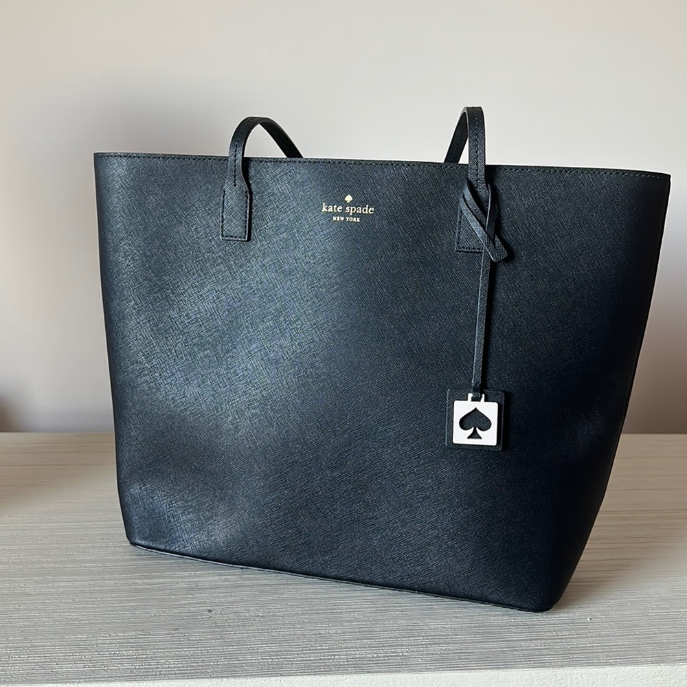 Kate Spade black tote bag with zipper closure - like new!